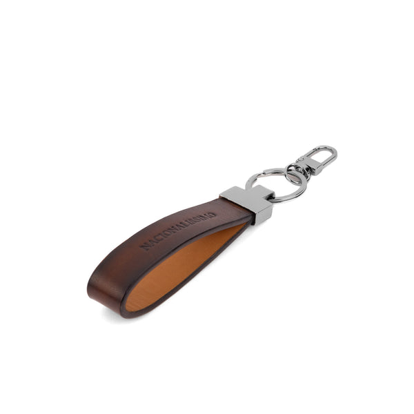 Llavero martillado de cuero