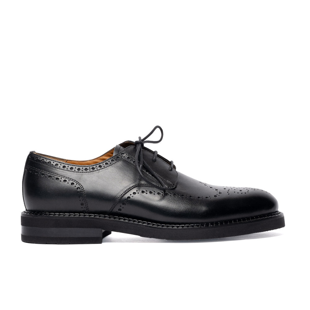 VOYAGE negro, full brogue en piel atanada, vista lateral